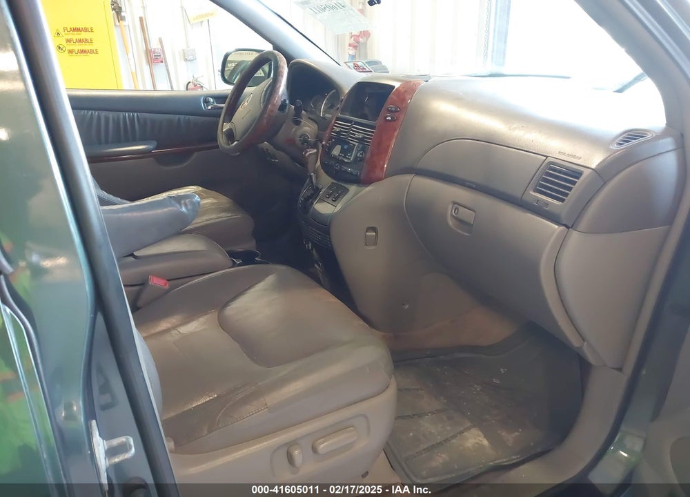 2005 TOYOTA SIENNA XLE LIMITED VIN: 5TDBA22C15S050631