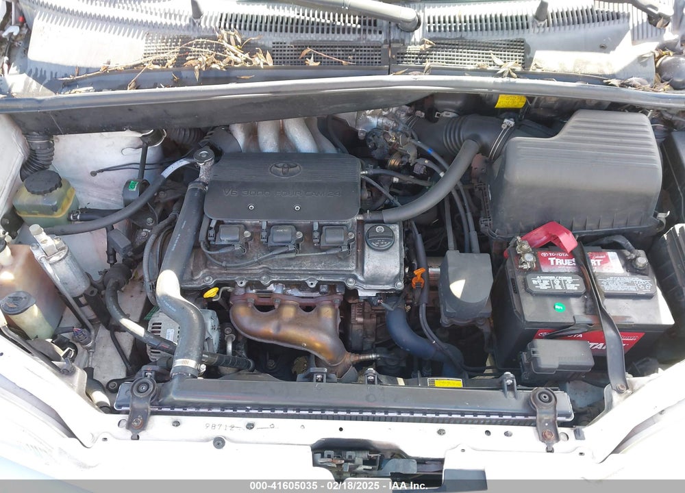 2000 TOYOTA SIENNA XLE VIN: 4T3ZF13C5YU318561