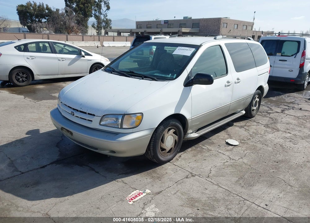 2000 TOYOTA SIENNA XLE VIN: 4T3ZF13C5YU318561