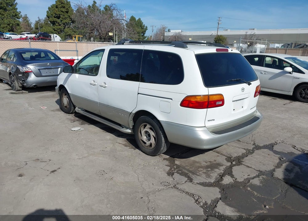 2000 TOYOTA SIENNA XLE VIN: 4T3ZF13C5YU318561