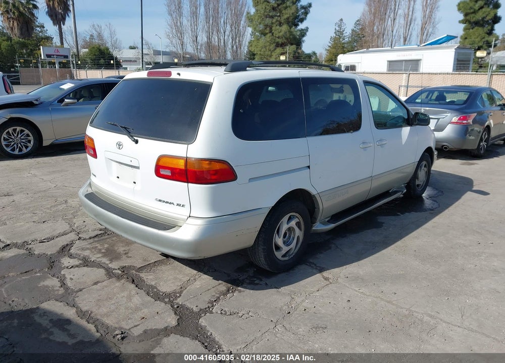 2000 TOYOTA SIENNA XLE VIN: 4T3ZF13C5YU318561