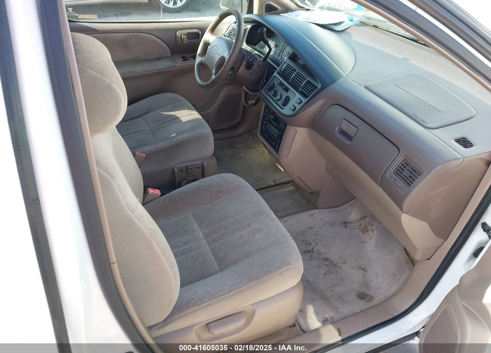 2000 TOYOTA SIENNA XLE VIN: 4T3ZF13C5YU318561