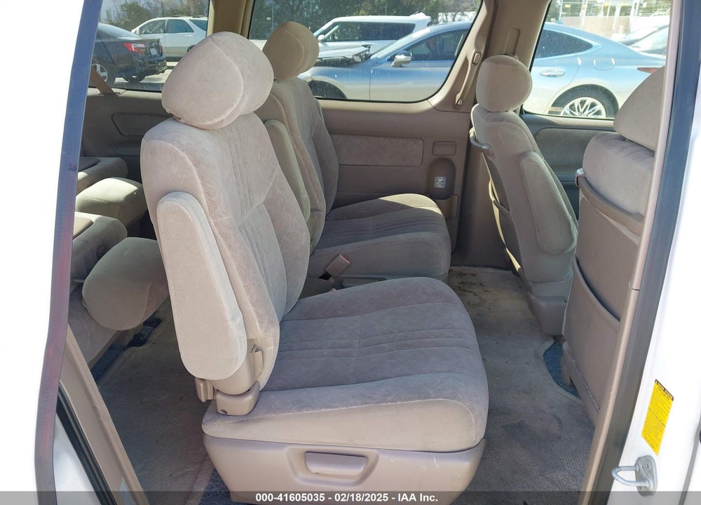 2000 TOYOTA SIENNA XLE VIN: 4T3ZF13C5YU318561
