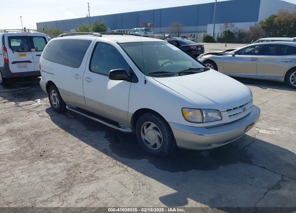 2000 TOYOTA SIENNA XLE VIN: 4T3ZF13C5YU318561