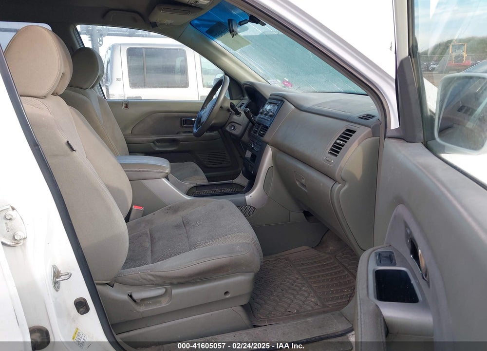 2006 HONDA PILOT EX VIN: 2HKYF18416H528186