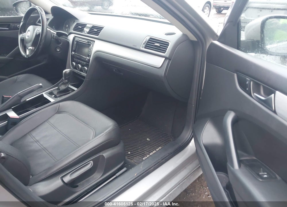 2012 VOLKSWAGEN PASSAT 2.0L TDI SE VIN: 1VWBN7A32CC102556