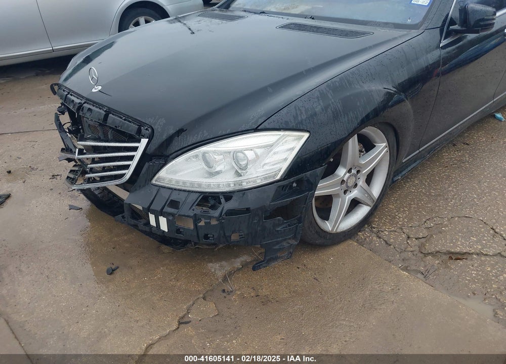 2011 MERCEDES-BENZ S 550 VIN: WDDNG7BB1BA375438