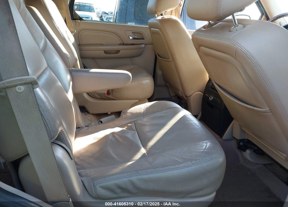 2011 CADILLAC ESCALADE PREMIUM VIN: 1GYS4CEF9BR399883