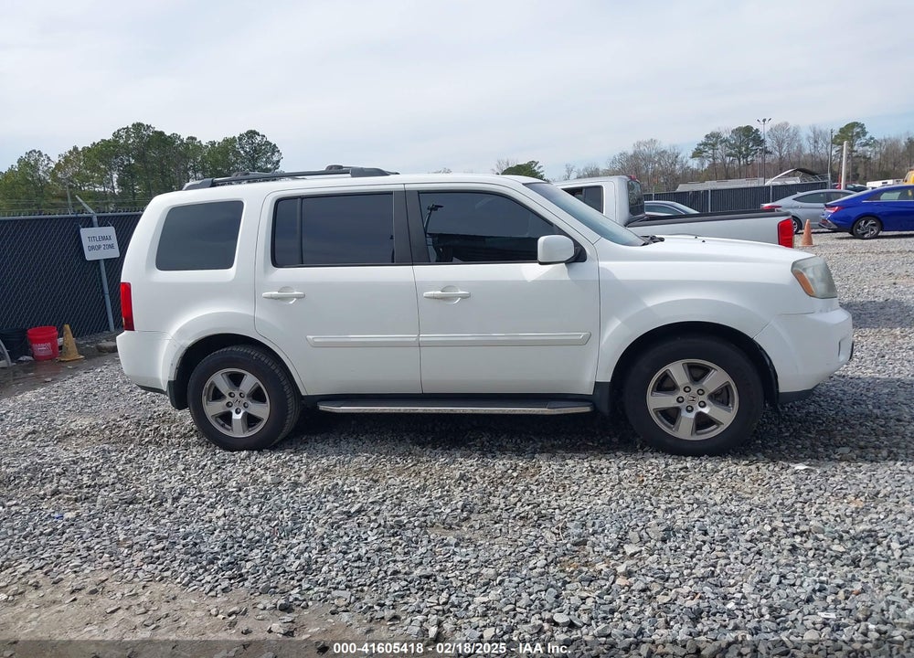 2011 HONDA PILOT EX-L VIN: 5FNYF3H55BB006903