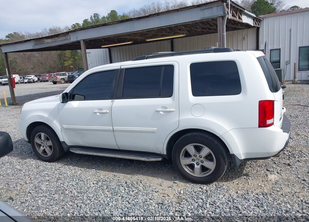 2011 HONDA PILOT EX-L VIN: 5FNYF3H55BB006903