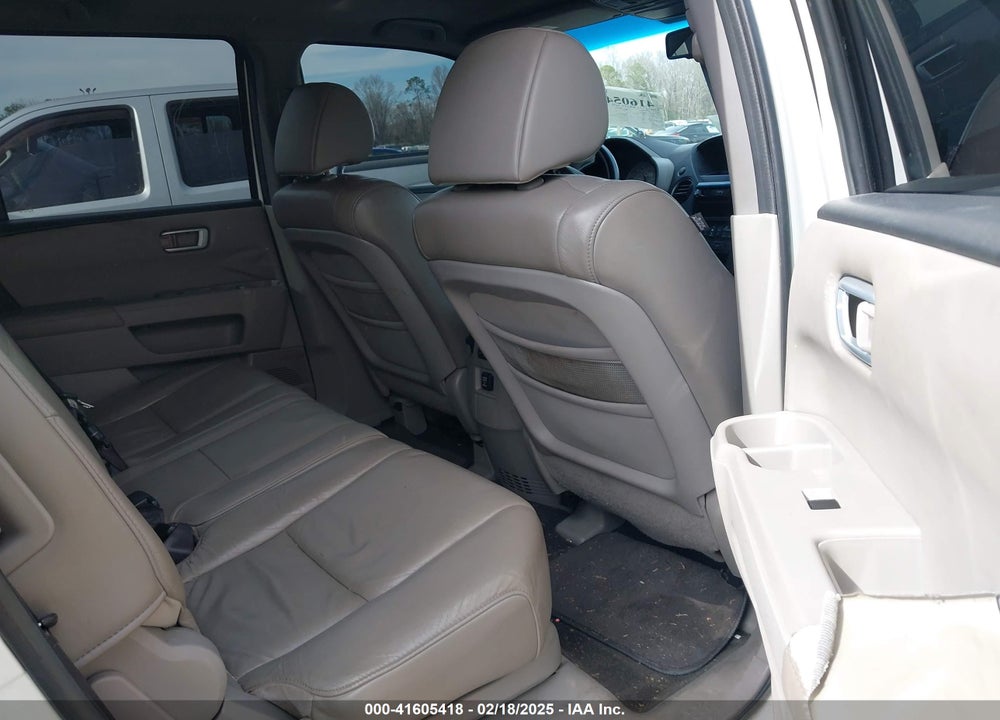 2011 HONDA PILOT EX-L VIN: 5FNYF3H55BB006903