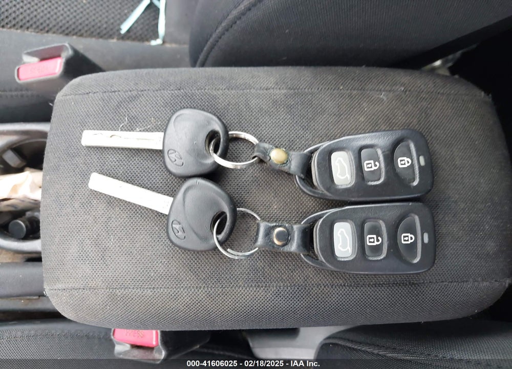 2009 HYUNDAI ELANTRA TOURING VIN: KMHDC86E19U033522