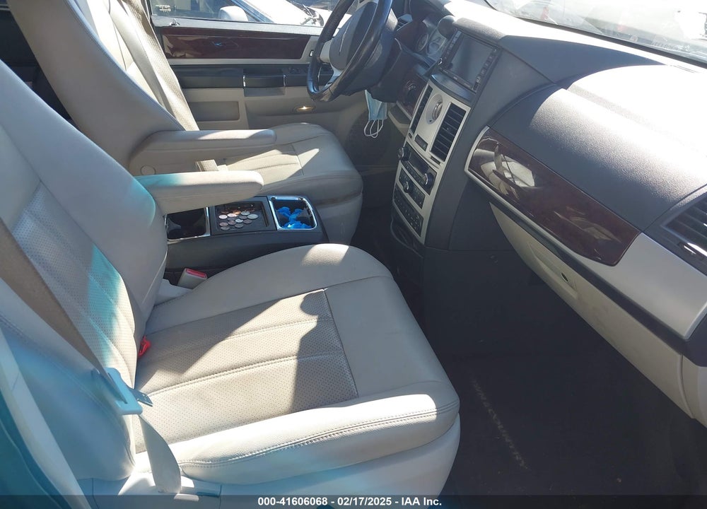 2010 CHRYSLER TOWN & COUNTRY VIN: 2A4RR8DX6AR398142