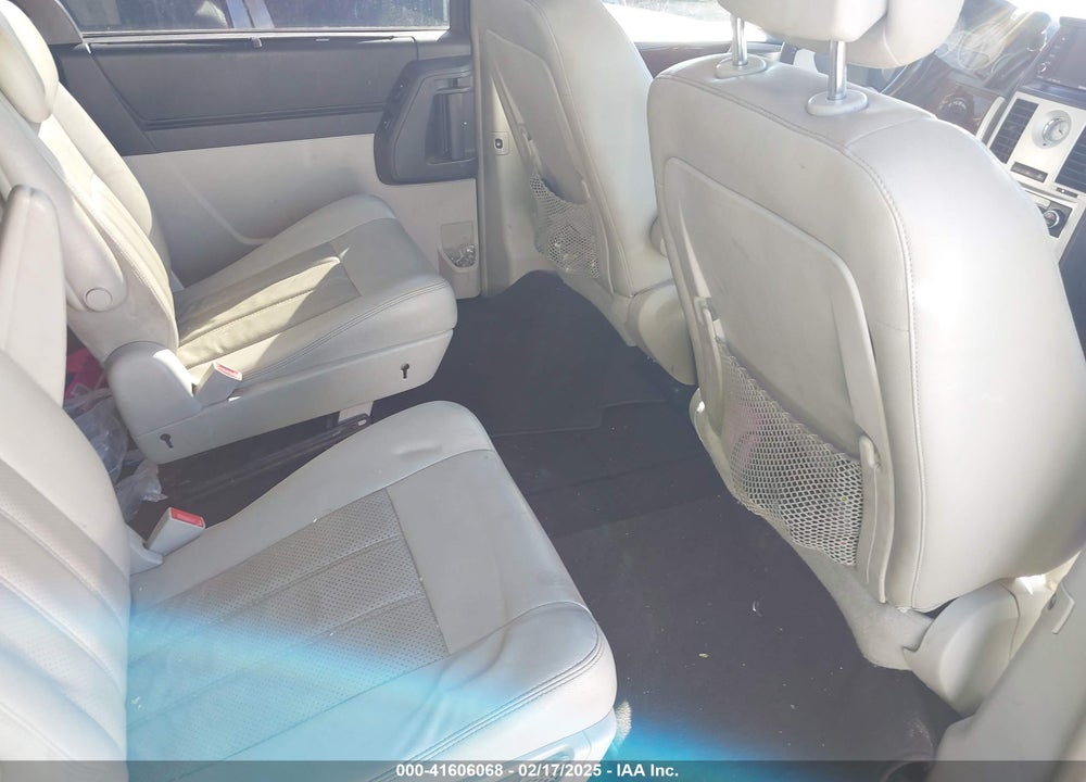2010 CHRYSLER TOWN & COUNTRY VIN: 2A4RR8DX6AR398142
