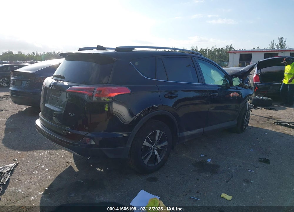2017 TOYOTA RAV4 XLE VIN: 2T3WFREV1HW335616