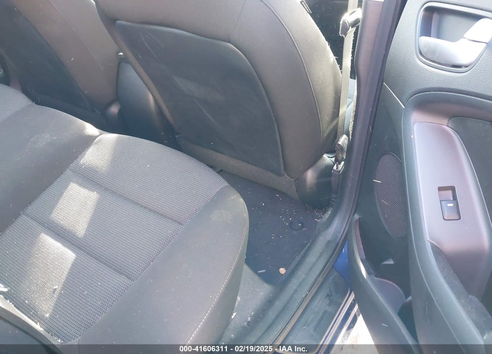 2018 KIA FORTE VIN: 3KPFK4A70JE214129