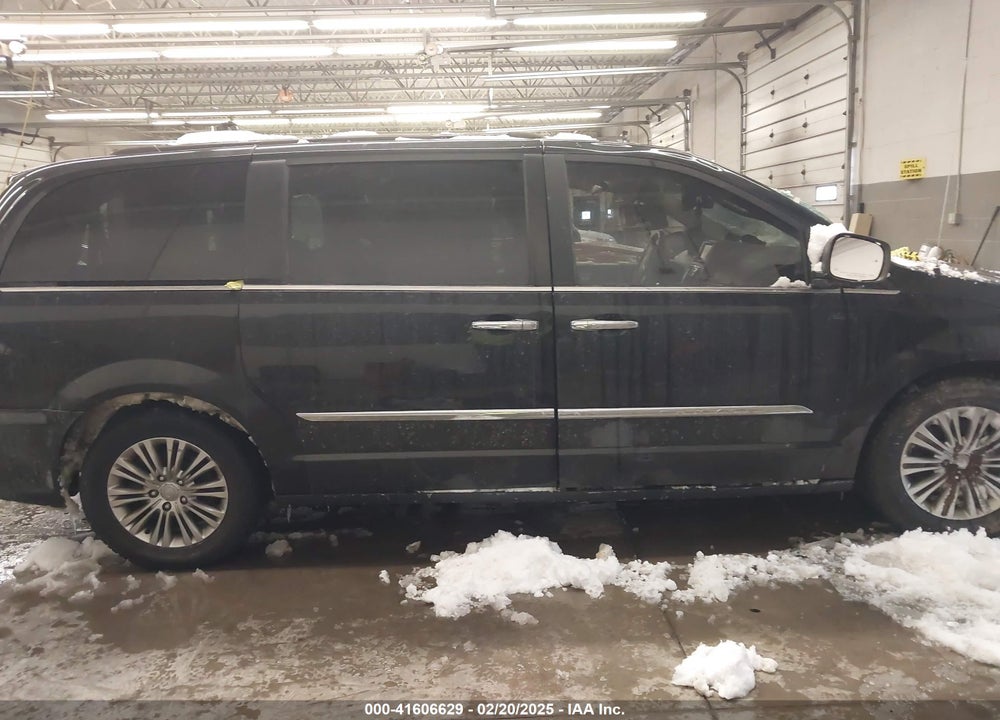2016 CHRYSLER TOWN & COUNTRY VIN: 2C4RC1CG3GR104303