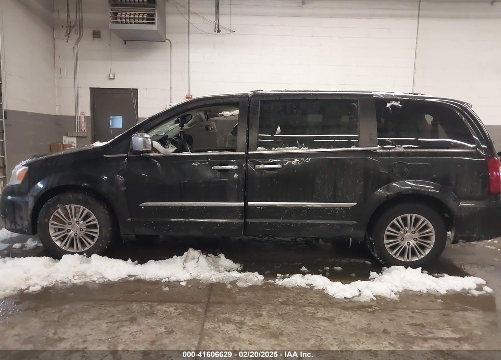 2016 CHRYSLER TOWN & COUNTRY VIN: 2C4RC1CG3GR104303