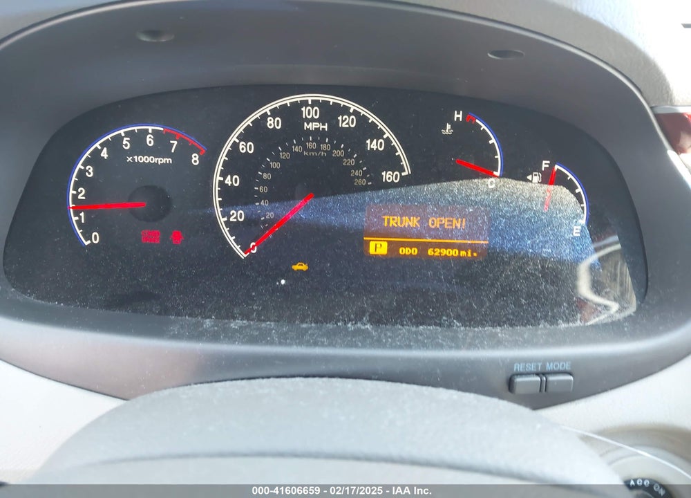 2006 HYUNDAI AZERA LIMITED/SE VIN: KMHFC46F06A114275