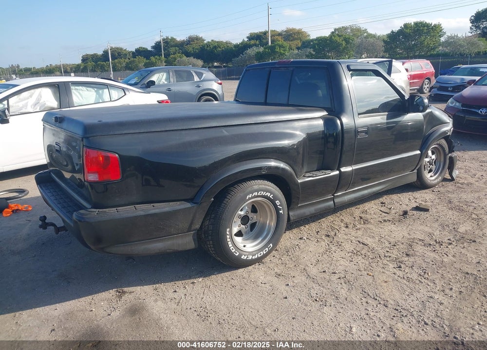2000 CHEVROLET S-10 LS VIN: 1GCCS14W6Y8196437
