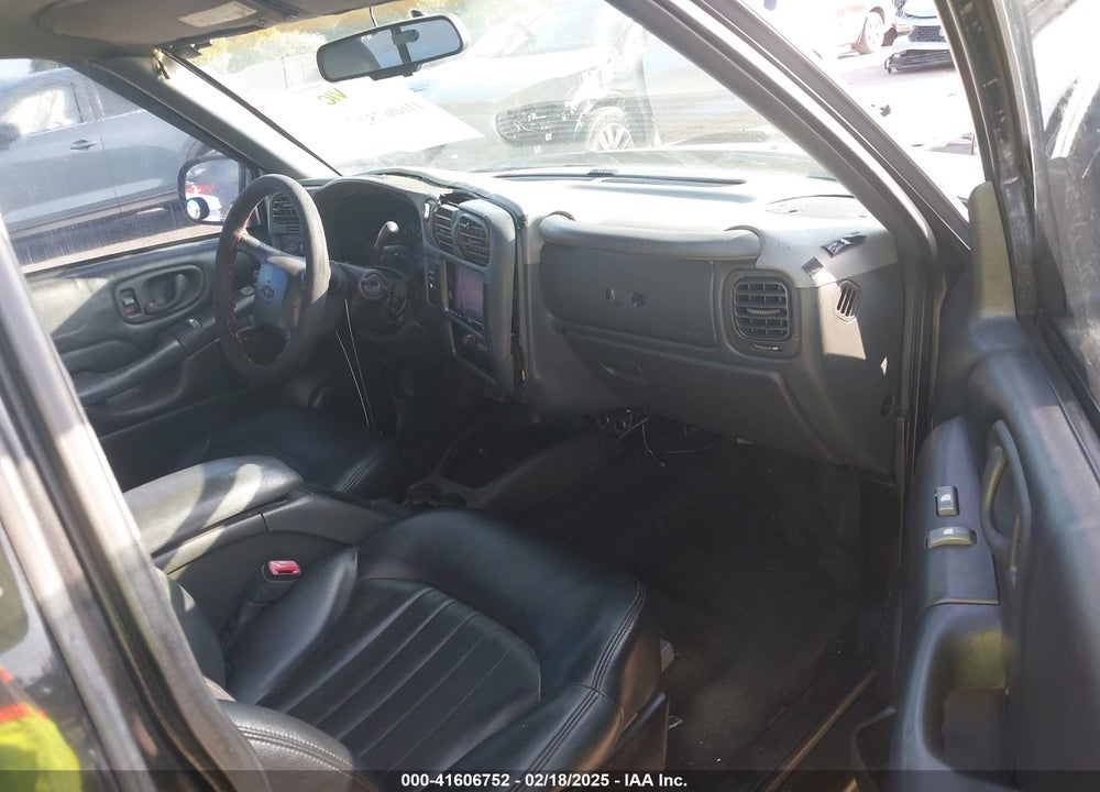 2000 CHEVROLET S-10 LS VIN: 1GCCS14W6Y8196437