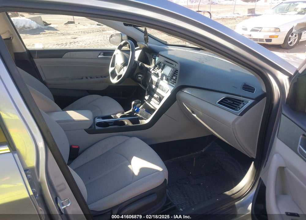2015 HYUNDAI SONATA SE VIN: 5NPE24AF0FH211351