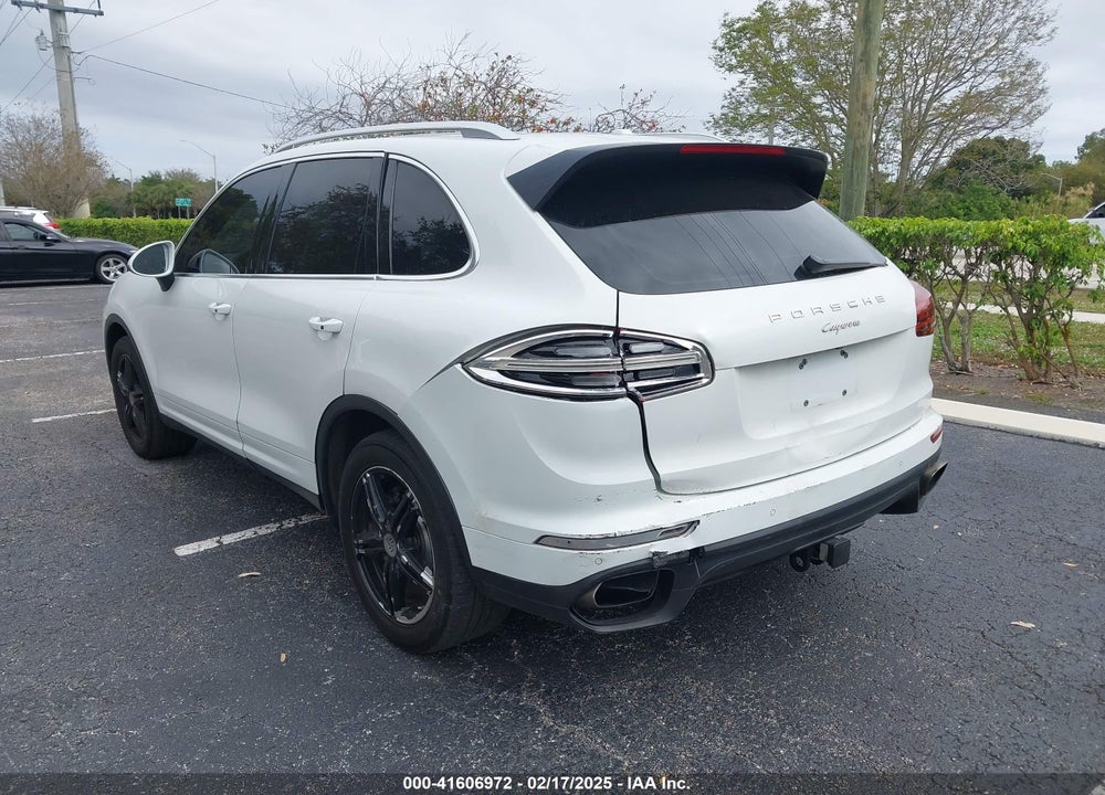2016 PORSCHE CAYENNE VIN: WP1AA2A21GLA00402