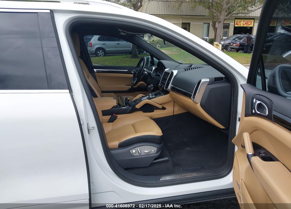 2016 PORSCHE CAYENNE VIN: WP1AA2A21GLA00402