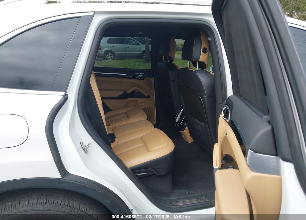 2016 PORSCHE CAYENNE VIN: WP1AA2A21GLA00402