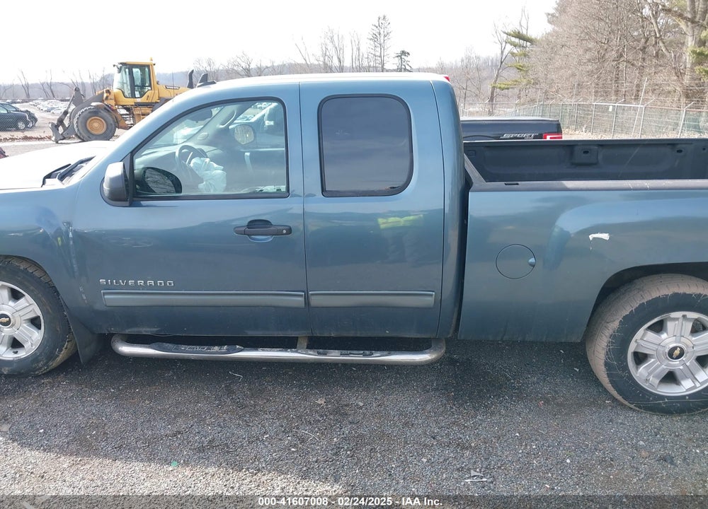 2011 CHEVROLET SILVERADO 1500 LT VIN: 1GCRKSE35BZ129530
