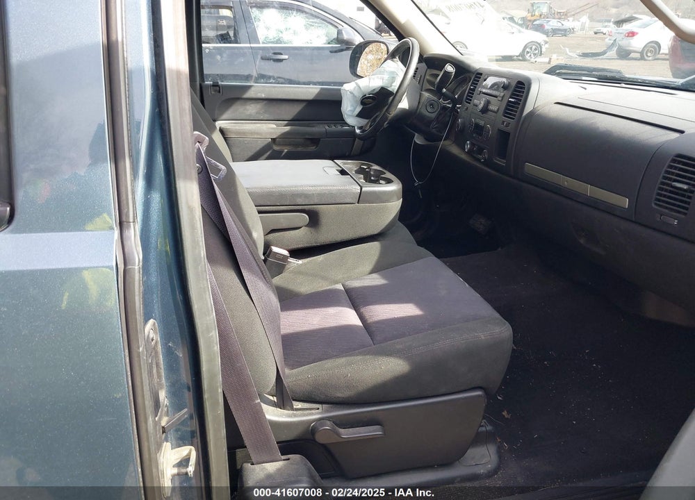 2011 CHEVROLET SILVERADO 1500 LT VIN: 1GCRKSE35BZ129530