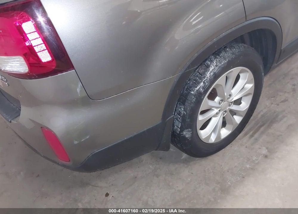 2014 KIA SORENTO EX V6 VIN: 5XYKU4A71EG435384