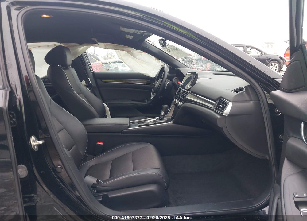 2019 HONDA ACCORD VIN: 1HGCV1F31KA171814