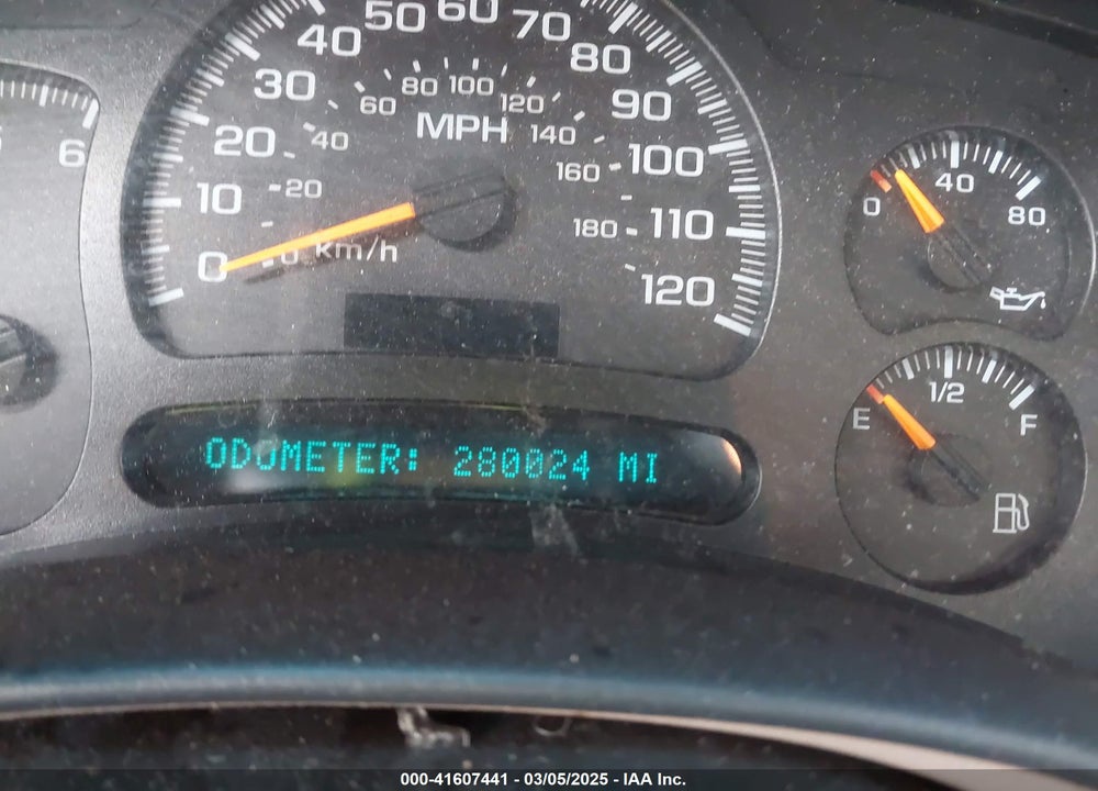 2005 CHEVROLET TAHOE VIN: 1GNEC13T45R181817