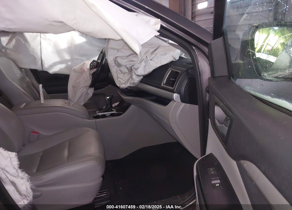 2014 TOYOTA HIGHLANDER XLE V6 VIN: 5TDJKRFH6ES066010