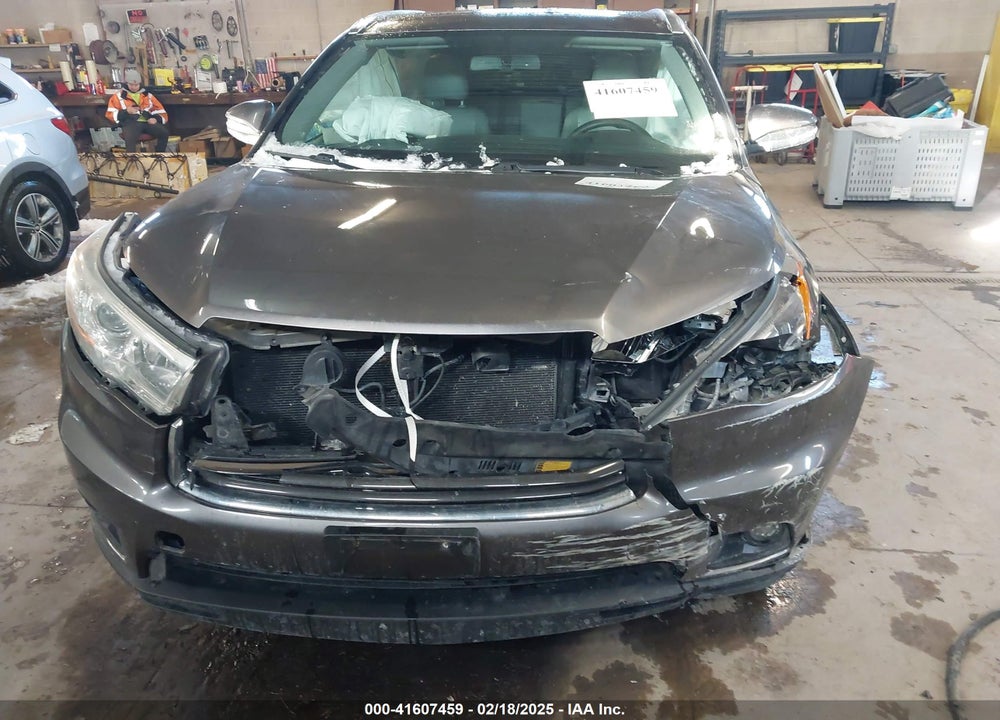 2014 TOYOTA HIGHLANDER XLE V6 VIN: 5TDJKRFH6ES066010