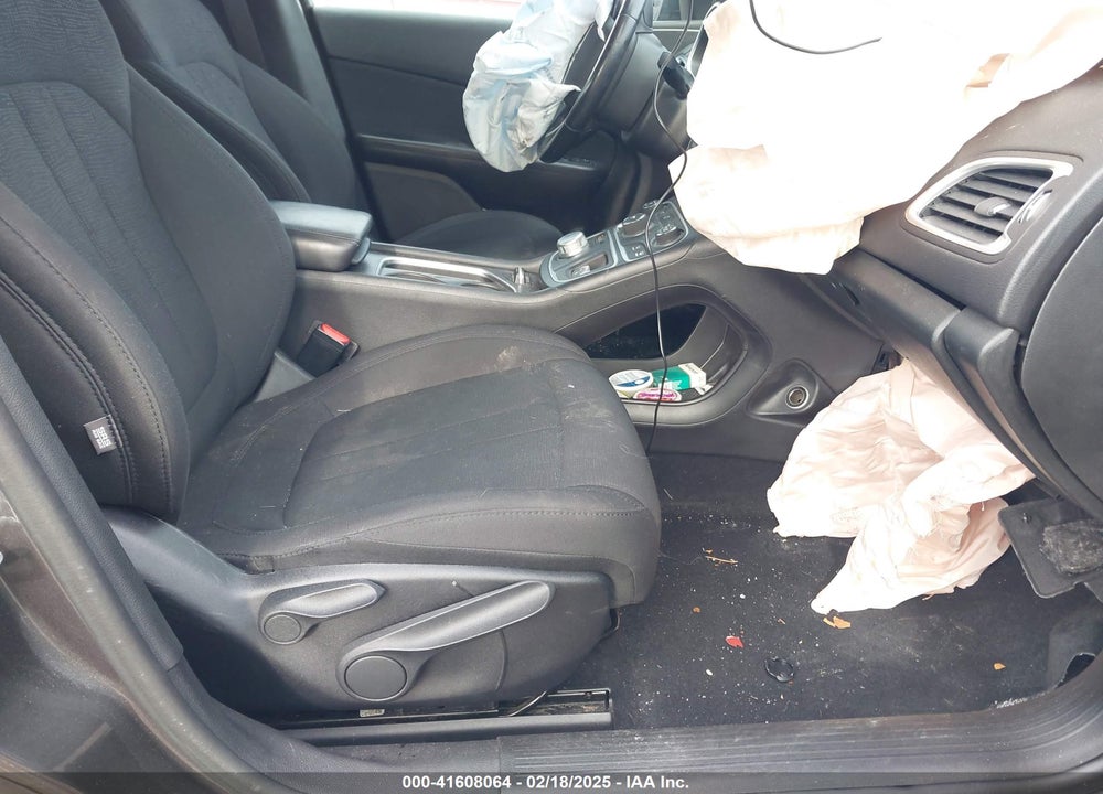 2016 CHRYSLER 200 VIN: 1C3CCCAB0GN165702