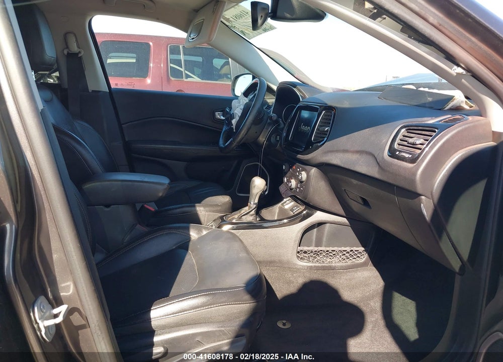 2018 JEEP COMPASS VIN: 3C4NJCCB2JT406805