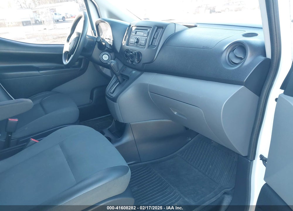 2015 NISSAN NV200 SV VIN: 3N6CM0KN4FK728252