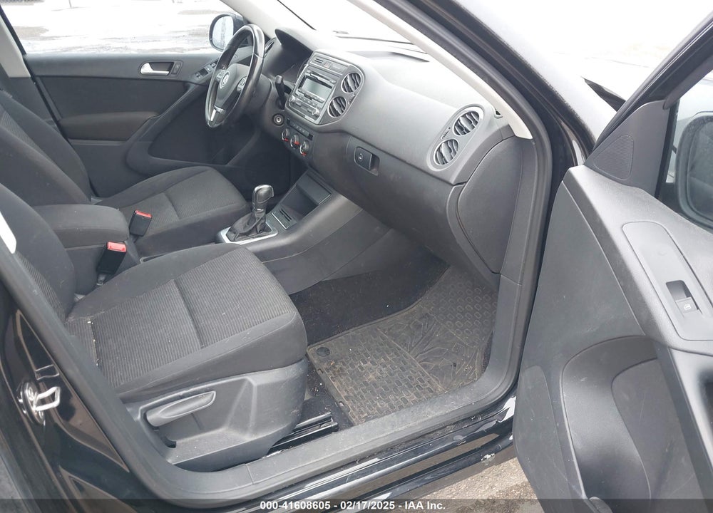2014 VOLKSWAGEN TIGUAN S VIN: WVGBV3AX7EW563439