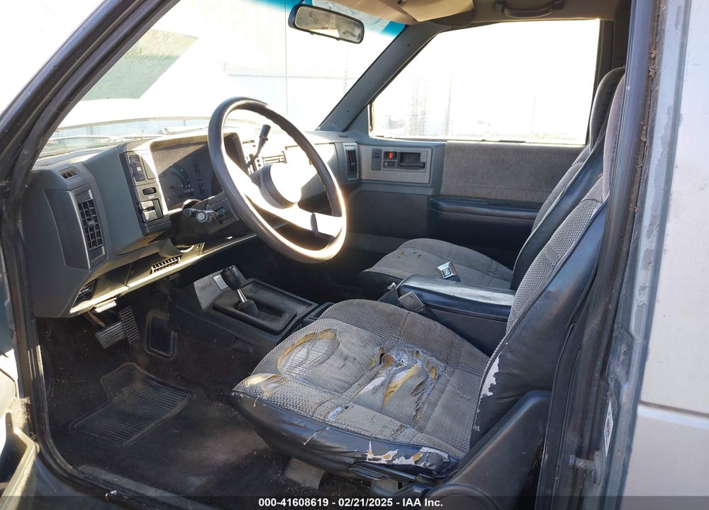 1989 GMC S15 JIMMY VIN: 1GKCT18Z0K0517111