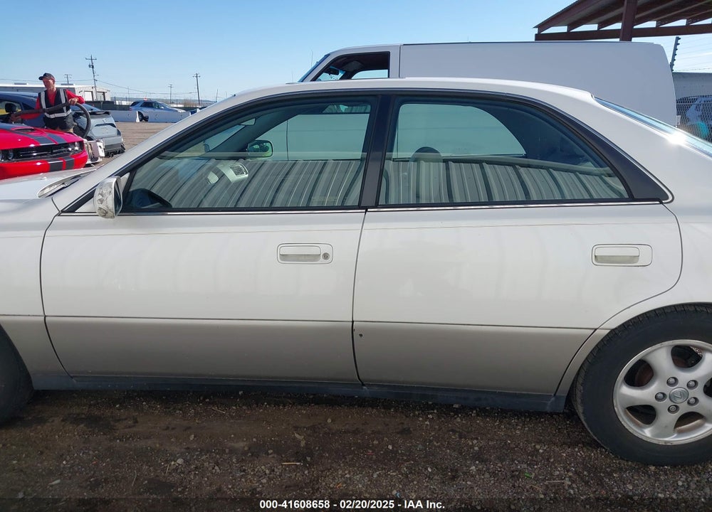 1998 LEXUS ES 300 VIN: JT8BF28GXW0135594