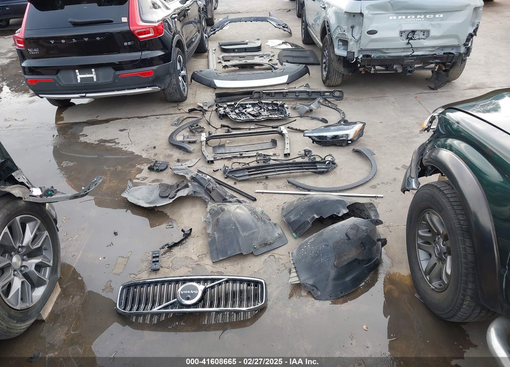 2023 VOLVO XC40 VIN: YV4L12UN9P2949683