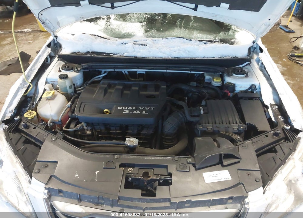 2011 CHRYSLER 200 VIN: 1C3BC2FB5BN571269