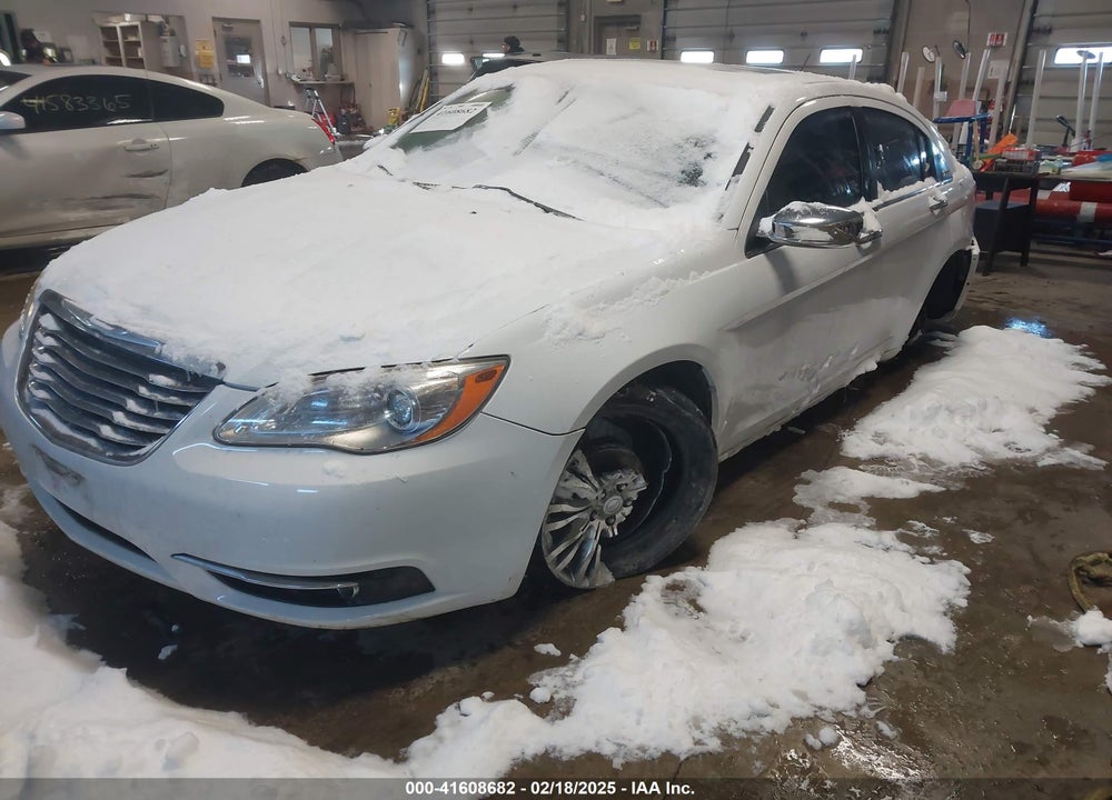 2011 CHRYSLER 200 VIN: 1C3BC2FB5BN571269