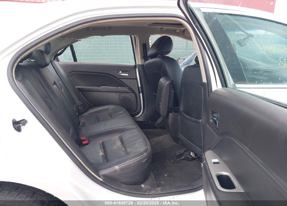 2011 FORD FUSION VIN: 3FAHP0JA6BR182270