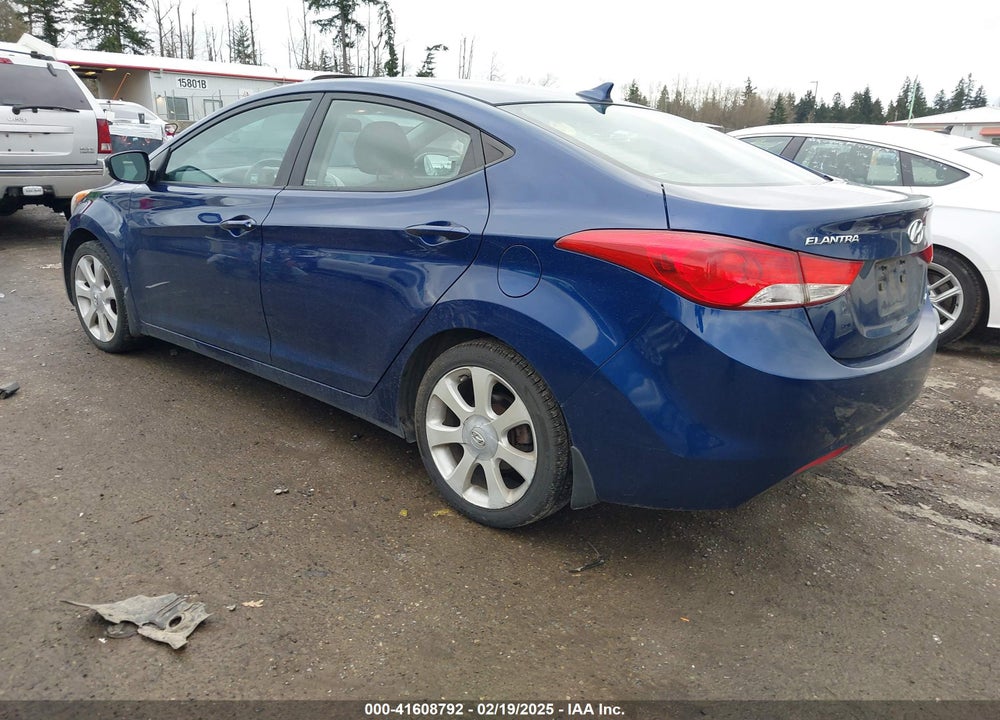 2013 HYUNDAI ELANTRA VIN: KMHDH4AE8DU692532