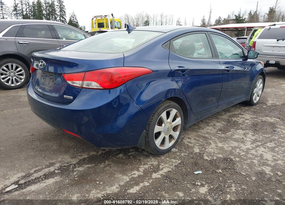 2013 HYUNDAI ELANTRA VIN: KMHDH4AE8DU692532
