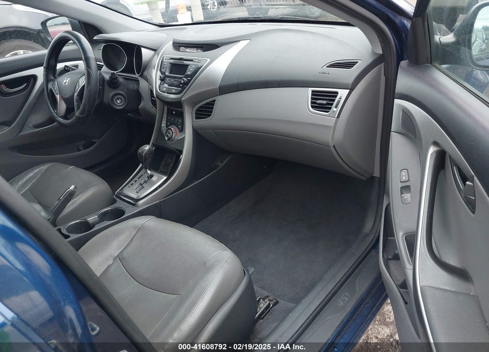 2013 HYUNDAI ELANTRA VIN: KMHDH4AE8DU692532