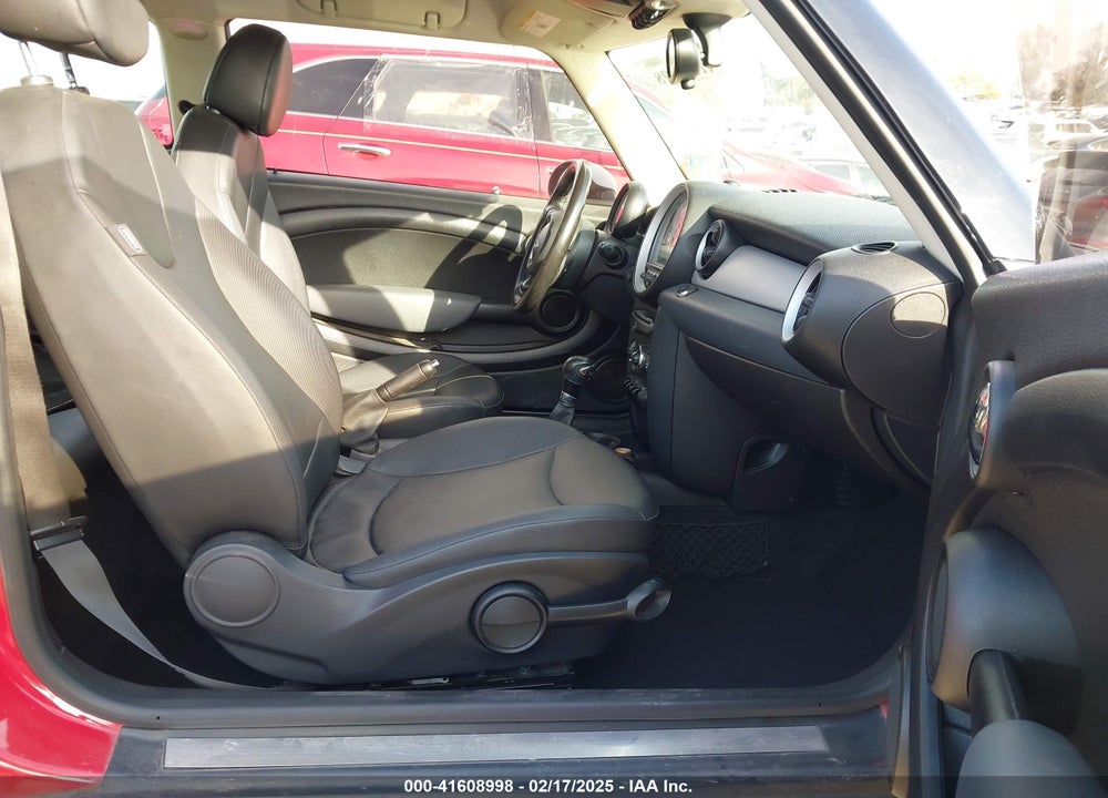2012 MINI COOPER VIN: WMWSU3C55CT541177